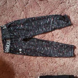 Youth Medium Under Armour capris